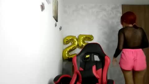 Snapshot of mariposa_skye chatting on November 5, 10:43 pm Mariposa online show from November 5, 10:43 pm