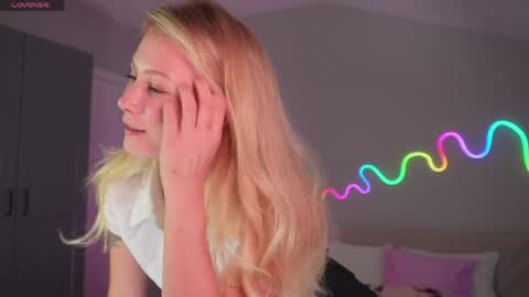 Snapshot of marisii chatting on April 10, 5:06 pm Mary online show from April 10, 5:06 pm