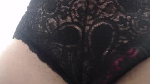 Snapshot of mariska_69 chatting on February 23, 8:28 am mariska_69 online show from February 23, 8:28 am