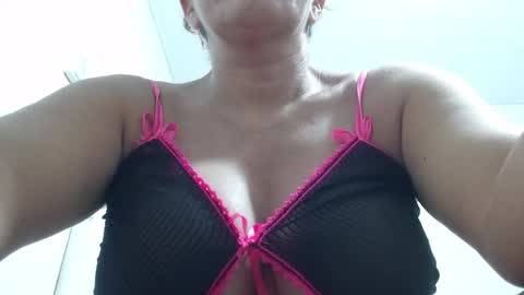 Snapshot of mariska_69 chatting on September 18, 1:02 pm mariska_69 online show from September 18, 1:02 pm