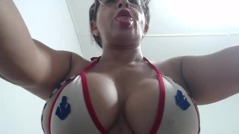 Snapshot of mariska_69 chatting on November 16, 2:39 am mariska_69 online show from November 16, 2:39 am