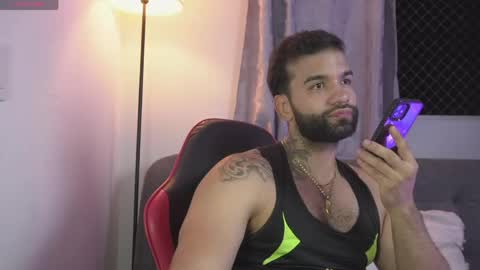 Snapshot of mark_hazze chatting on May 5, 12:40 am Mark online show from May 5, 12:40 am