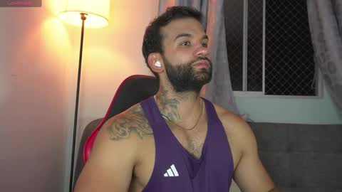 Snapshot of mark_hazze chatting on June 1, 12:34 am Mark online show from June 1, 12:34 am