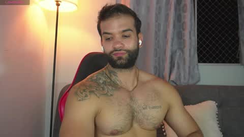 Snapshot of mark_hazze chatting on June 1, 11:50 pm Mark online show from June 1, 11:50 pm