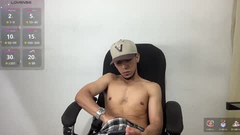 Snapshot of mark_rut chatting on February 8, 1:11 am MODEL Mark Rut online show from February 8, 1:11 am