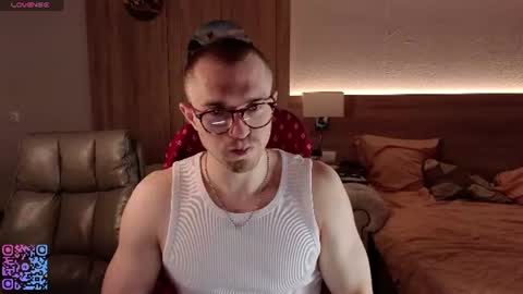 Snapshot of mark_stiff chatting on July 19, 5:49 pm Mark online show from July 19, 5:49 pm