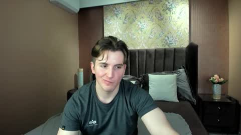 Snapshot of mark_yeti chatting on November 14, 9:30 am Mark online show from November 14, 9:30 am