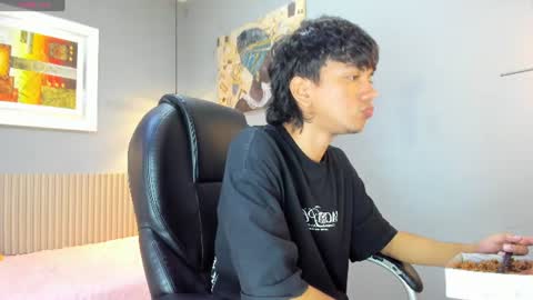 Snapshot of markbowie chatting on June 19, 7:39 pm markbowie online show from June 19, 7:39 pm