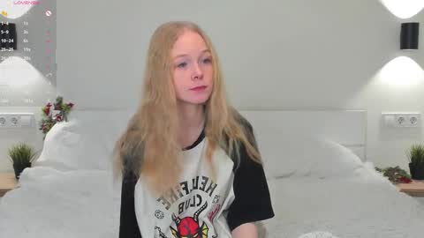 Snapshot of markettadeerman chatting on December 16, 4:17 am markettadeerman online show from December 16, 4:17 am