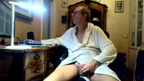 Snapshot of markmarkmark00 chatting on January 1, 4:29 pm markmarkmark00 online show from January 1, 4:29 pm