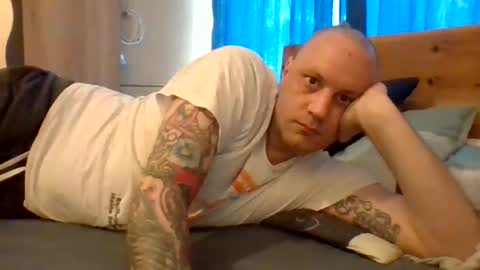 Snapshot of markus_7 chatting on June 26, 9:03 am markus_7 online show from June 26, 9:03 am