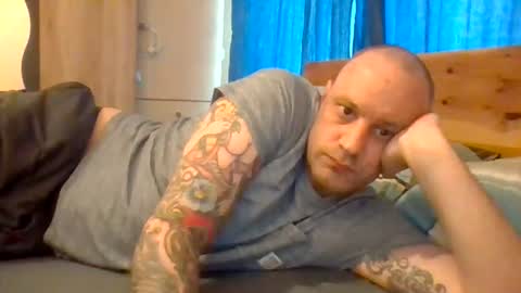 Snapshot of markus_7 chatting on July 6, 10:23 am markus_7 online show from July 6, 10:23 am