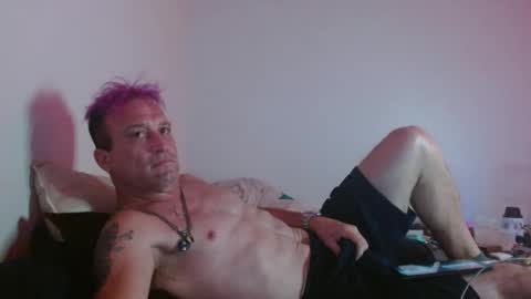 Snapshot of markymark101825061 chatting on December 4, 11:24 pm markymark101825061 online show from December 4, 11:24 pm