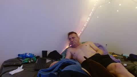 Snapshot of markymark101825061 chatting on February 13, 10:43 pm markymark101825061 online show from February 13, 10:43 pm