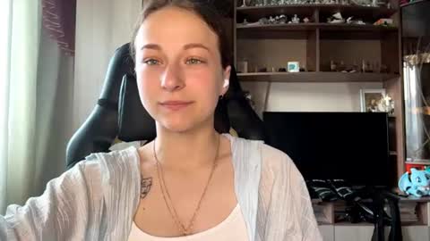Snapshot of marlenahuit chatting on June 19, 3:22 am Lena online show from June 19, 3:22 am