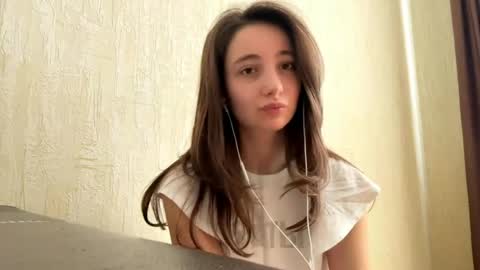 Mia online show from April 29, 7:45 am