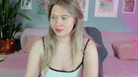 Snapshot of marmel199 chatting on April 1, 7:31 am Liza online show from April 1, 7:31 am