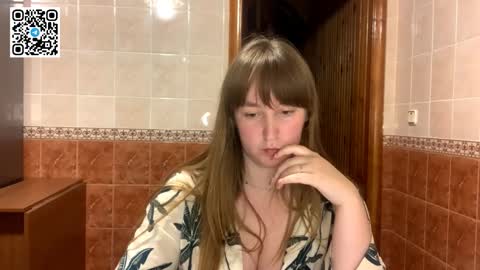 Snapshot of maroonmoon_ chatting on October 27, 8:35 pm Miriam online show from October 27, 8:35 pm