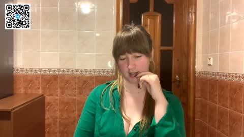 Snapshot of maroonmoon_ chatting on November 19, 8:31 pm Miriam online show from November 19, 8:31 pm