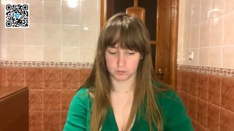 Snapshot of maroonmoon_ chatting on December 2, 8:59 pm Miriam online show from December 2, 8:59 pm