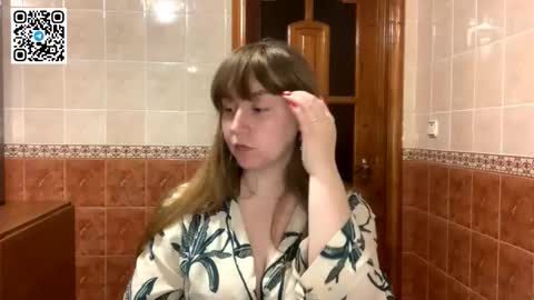 Snapshot of maroonmoon_ chatting on December 3, 8:51 pm Miriam online show from December 3, 8:51 pm