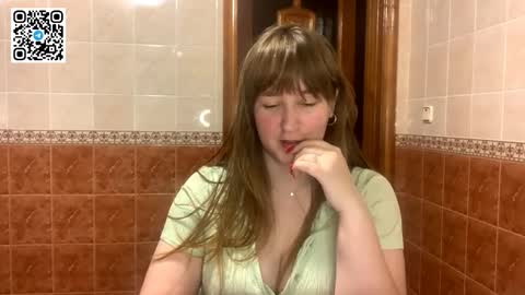 Snapshot of maroonmoon_ chatting on December 5, 9:00 pm Miriam online show from December 5, 9:00 pm