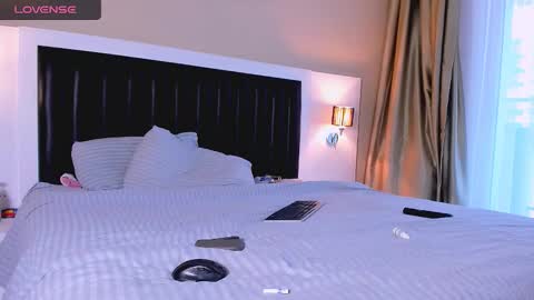 Snapshot of marrenar chatting on November 11, 6:13 am Mari online show from November 11, 6:13 am