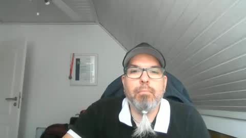 marriedcock1980 online show from June 15, 9:11 am