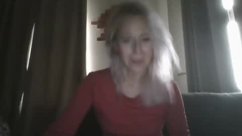 Snapshot of marrygorund chatting on January 16, 8:33 am MaryGoRound online show from January 16, 8:33 am