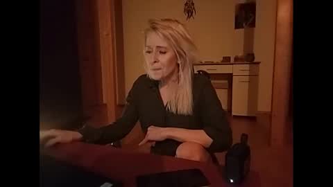 Snapshot of marrygorund chatting on January 30, 2:38 am MaryGoRound online show from January 30, 2:38 am