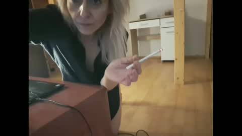 Snapshot of marrygorund chatting on January 31, 2:28 pm MaryGoRound online show from January 31, 2:28 pm