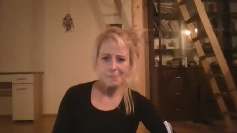 Snapshot of marrygorund chatting on March 1, 2:15 am MaryGoRound online show from March 1, 2:15 am