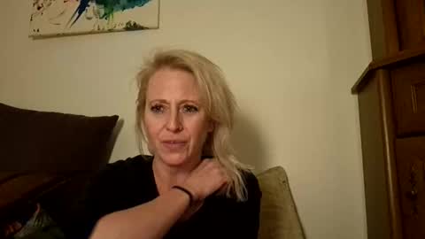 Snapshot of marrygorund chatting on October 2, 11:56 pm MaryGoRound online show from October 2, 11:56 pm