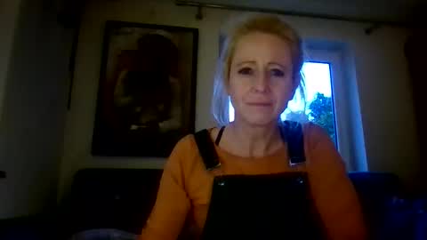 Snapshot of marrygorund chatting on October 16, 3:57 pm MaryGoRound online show from October 16, 3:57 pm