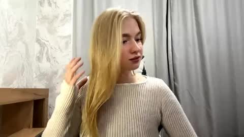 Snapshot of marryivie chatting on June 4, 8:48 pm May online show from June 4, 8:48 pm