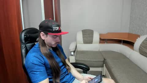 Snapshot of marryplz chatting on December 13, 7:53 pm Alan online show from December 13, 7:53 pm