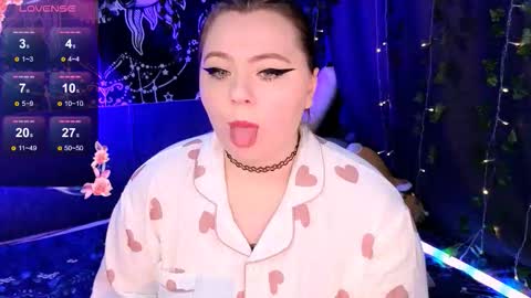 marshmallowbeauty_ online show from November 15, 6:15 pm