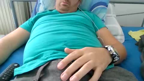 Snapshot of mart83_sllo chatting on October 25, 10:56 am Martin83 online show from October 25, 10:56 am