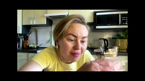 Snapshot of martaluna_ chatting on May 8, 9:25 am Marta online show from May 8, 9:25 am