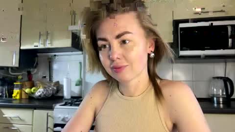 Snapshot of martaluna_ chatting on May 18, 4:02 pm Marta online show from May 18, 4:02 pm