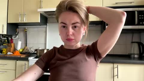 Snapshot of martaluna_ chatting on May 25, 10:32 am Marta online show from May 25, 10:32 am