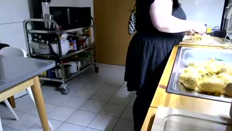 Snapshot of marthabriest chatting on November 27, 6:48 am Martha online show from November 27, 6:48 am