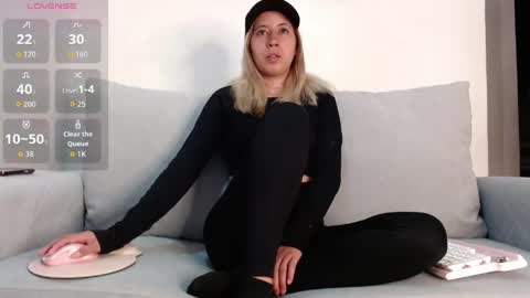 Snapshot of marthina_thompson chatting on May 26, 12:01 pm marthina thompson online show from May 26, 12:01 pm