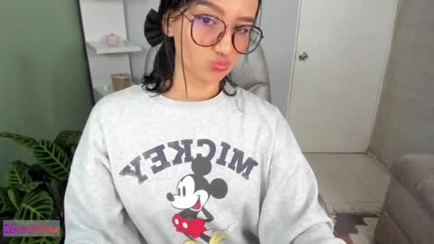 Snapshot of martiiinaa_ chatting on March 4, 12:44 pm Martina online show from March 4, 12:44 pm