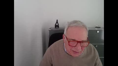 Snapshot of martin_1947 chatting on December 24, 11:06 am martin_1947 online show from December 24, 11:06 am