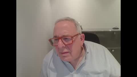 Snapshot of martin_1947 chatting on January 2, 8:24 pm martin_1947 online show from January 2, 8:24 pm