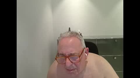 Snapshot of martin_1947 chatting on September 18, 10:01 pm martin_1947 online show from September 18, 10:01 pm