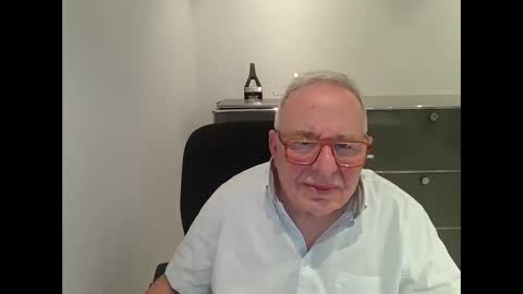 Snapshot of martin_1947 chatting on October 12, 7:24 pm martin_1947 online show from October 12, 7:24 pm