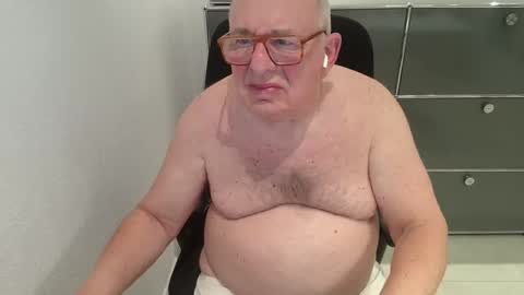 Snapshot of martin_1947 chatting on October 30, 10:32 pm martin_1947 online show from October 30, 10:32 pm