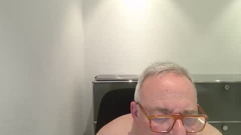 Snapshot of martin_1947 chatting on December 2, 10:38 pm martin_1947 online show from December 2, 10:38 pm